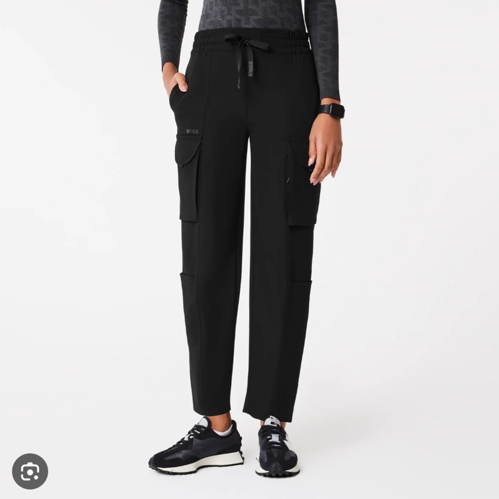 Figs Black Barrel Scrub Pants